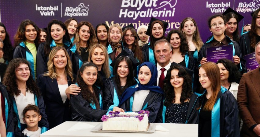 İstanbul Vakfı’nın hayata geçirdiği Büyüt Hayallerini projesinin burs sağladığı ve