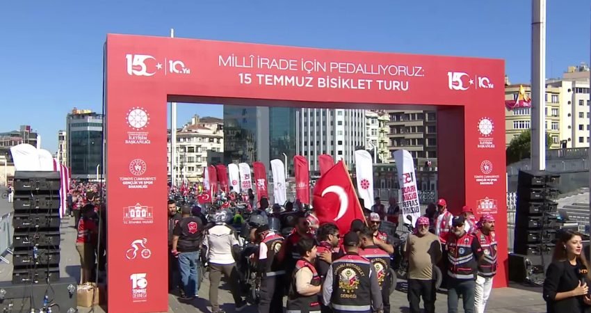 “İrade Bizim, Gençlik Bizim” temasıyla gerçekleştirilen 15 Temmuz Bisiklet ve