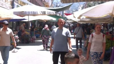İYİ Parti Genel Başkan Yardımcısı Kevser Ofluoğlu, İzmir'in Tire ilçesinde