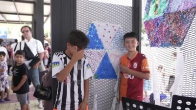 İzmir Büyükşehir Belediye Başkanı Cemil Tugay, Kadifekale'de düzenlenen "Kadifekale Uçurtma
