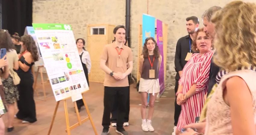 İzmir Büyükşehir Belediye Başkanı Cemil Tugay, İnci Vakfı'nın bu yıl