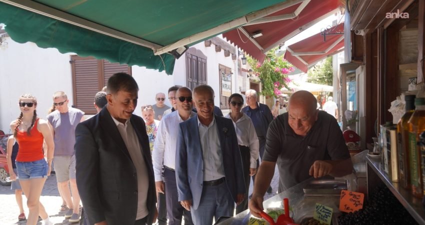 İzmir Büyükşehir Belediye Başkanı Cemil Tugay, Seferihisar’da yürütülen belediye çalışmalarını