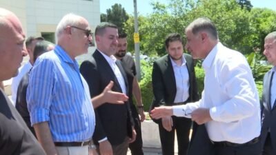 İzmir Büyükşehir Belediye Başkanı Cemil Tugay, Tire’de vatandaşlarla bir araya
