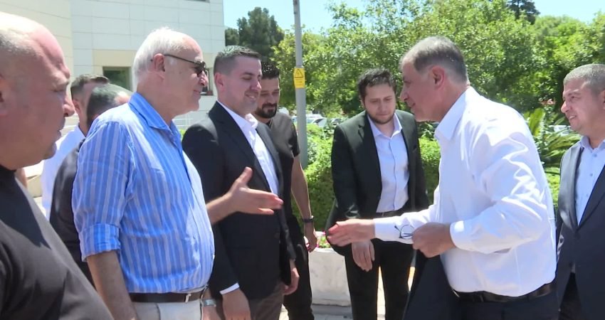 İzmir Büyükşehir Belediye Başkanı Cemil Tugay, Tire’de vatandaşlarla bir araya