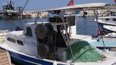 İzmir Büyükşehir Belediyesi'nin su ürünleri kooperatiflerine kazandırdığı yaprak buz makineleri,