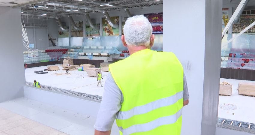 İzmir Büyükşehir Belediyesi, Celal Atik Spor Salonu'nda kapsamlı yenileme çalışması