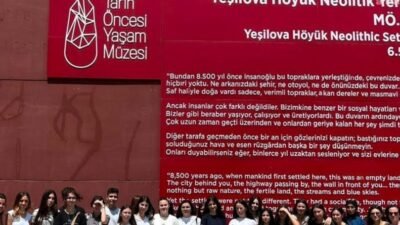 İzmir Büyükşehir Belediyesi’nin “Liseli Gençler Müzede Geziyor” projesi kapsamında 2025-2026
