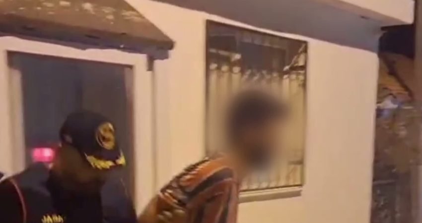 İzmir'in Urla ilçesinde, hakkında 8 ayrı suçtan kesinleşmiş 25 yıl