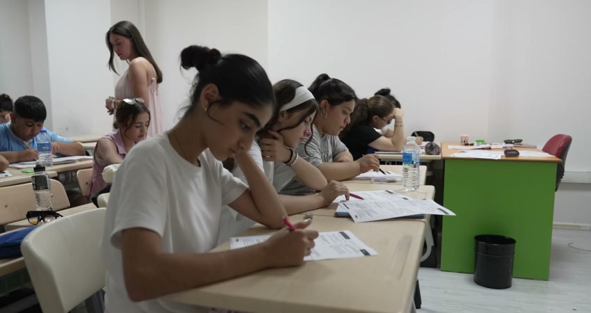 İzmir Büyükşehir Belediyesi Sınav Destek Merkezleri, Yaz Okulu Programı’nı yedi