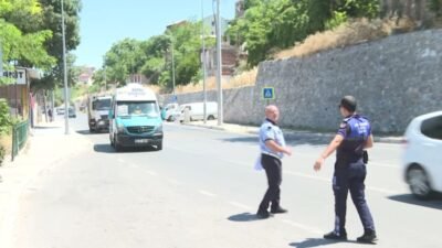 İzmir Büyükşehir Belediyesi Zabıta ekiplerinin ticari araçlara yönelik klima denetimlerinde,