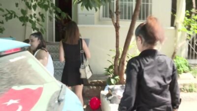 İzmir Büyükşehir Belediyesi, gebelik sürecinden itibaren ailelerin kapısını çalıyor. Uzman