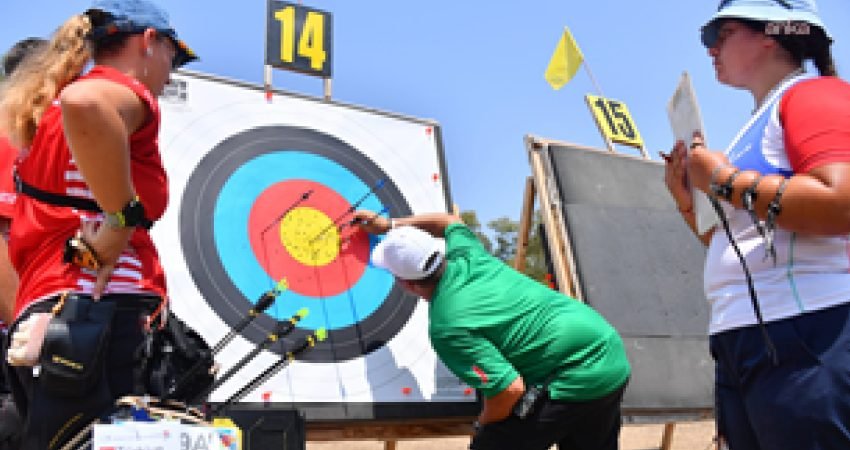 İzmir Büyükşehir Belediyesi Spor Kulübü çatısı altında bireysel ve takım
