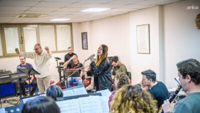 İzmir’de 83 yıl önce kurulan İzmir Büyükşehir Belediyesi Bandosu resmi