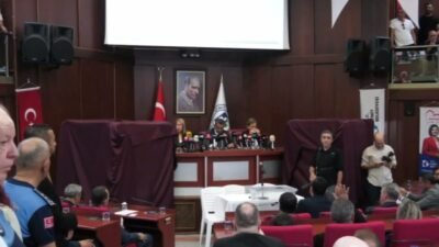 Tutuklanan İzmit Belediye Başkanı Fatma Kaplan Hürriyet’in yerine yapılan başkanvekili