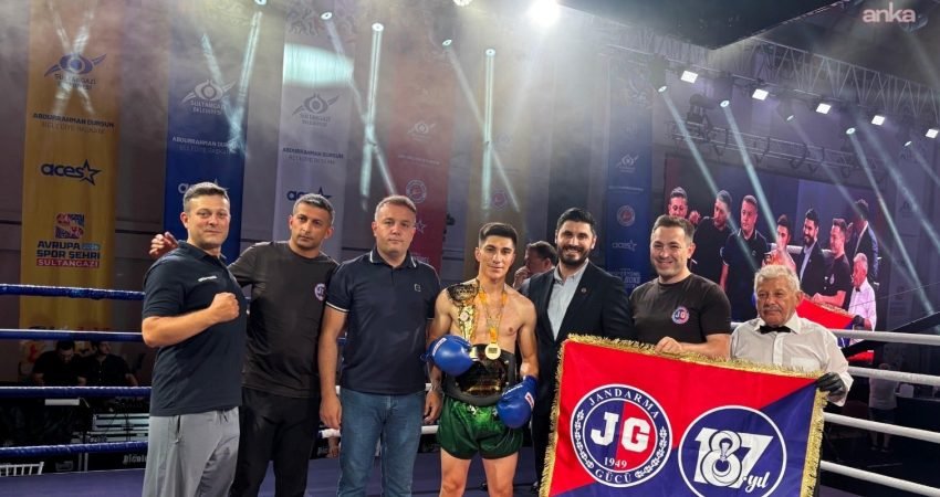 İstanbul’da düzenlenen Profesyonel Türkiye Kick Boks Turnuvası’na katılan Jandarma Gücü