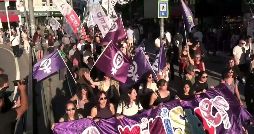 İstanbul Kadıköy'de, NATO'ya Hayır Koordinasyonu tarafından düzenlenen ve aralarında siyasi