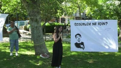 Sol Parti’li gençlerin çağrısıyla çok sayıda vatandaş Kadıköy'de Yoğurtçu Parkı’nda