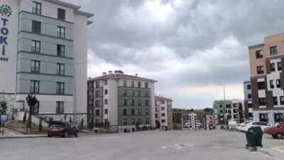 Osmaniye’nin Kadirli ilçesindeki TOKİ konutlarında günlerdir süren su kesintisi, site