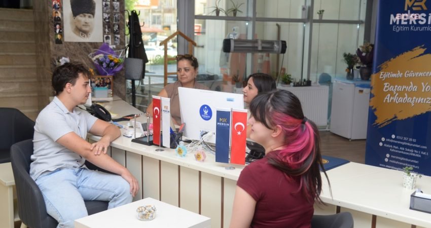 Kahramankazan Belediyesi, YKS tercih döneminde üniversite adaylarına danışmanlık hizmeti sunuyor.