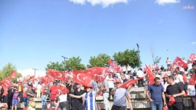Kahramankazan Belediyesi, vatandaşları Millet Bahçesi’nde düzenlediği dev ekran etkinliğinde buluşturdu.