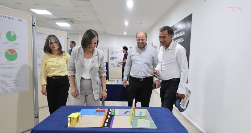 Karabağlar Belediyesi'nin "Çocuk Dostu Kent" temasıyla düzenlediği Karabağlar Akademi 2.