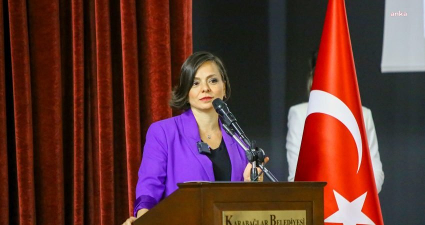 Karabağlar Belediye Başkanı Helil Kınay, CHP üyeliğinden istifa ettiğini duyurdu.