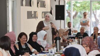 Karabağlar Belediyesi Tekstil Akademi'de eğitimlere başlayan 51 kadın, mezuniyet buluşmasına