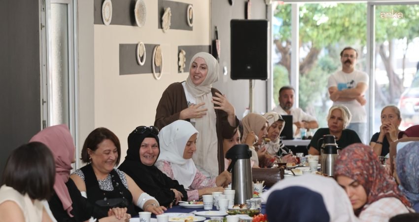 Karabağlar Belediyesi Tekstil Akademi'de eğitimlere başlayan 51 kadın, mezuniyet buluşmasına