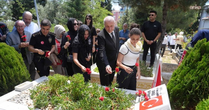Kartal'da, 15 Temmuz darbe girişiminde şehit olan Şükrü Bayrakçı, kabri