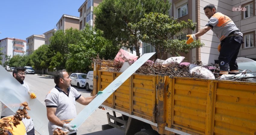 Kartal Belediyesi, eski mobilya, beyaz eşya, budanmış ağaç dalları ve