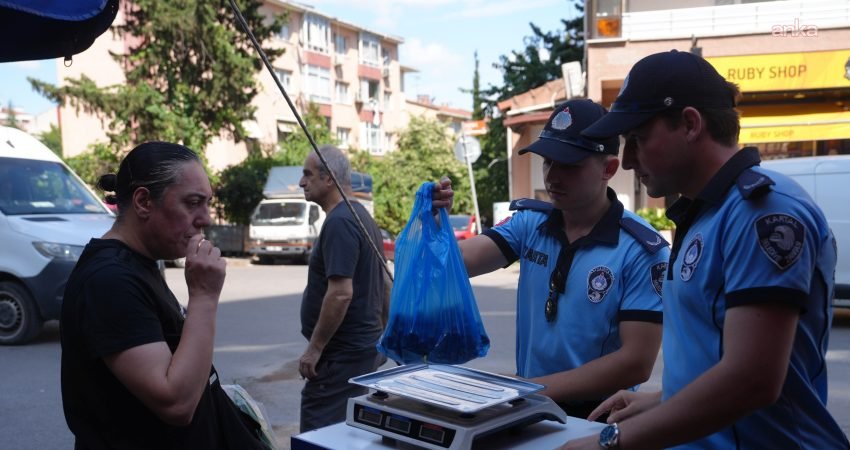 Kartal Belediyesi, semt pazarlarında kurduğu tartı kontrol noktalarıyla vatandaşların güvenli