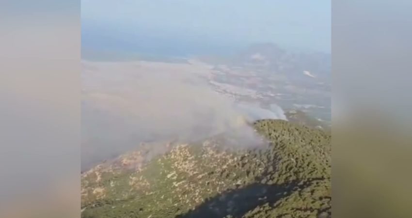 Antalya’nın Kaş ilçesinde sabaha karşı başlayan orman yangınına havadan ve