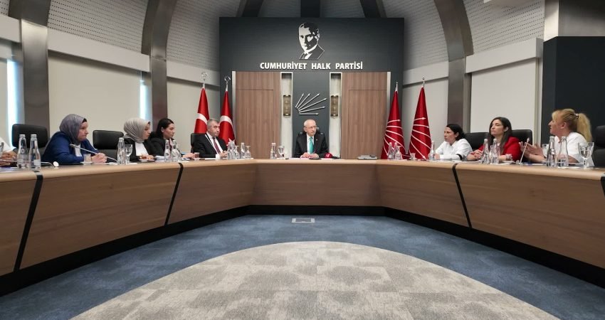 CHP Genel Başkanı Kemal Kılıçdaroğlu, "Adalet Nöbeti" tutan aileler ile Genel