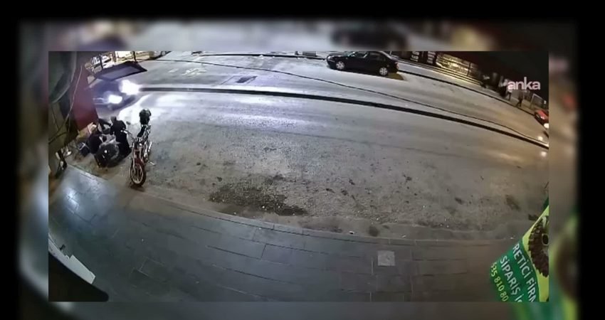 Kırıkkale'de sürücüsünün kontrolünden çıkan otomobilin kokoreç tezgahına, yayalara ve park