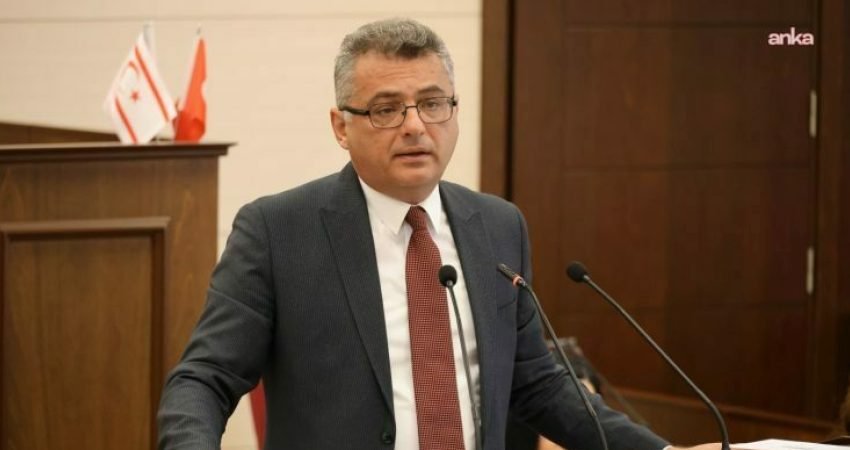 Kuzey Kıbrıs Türk Cumhuriyeti (KKTC) Cumhurbaşkanı Tufan Erhürman, eski Cumhurbaşkanlığı