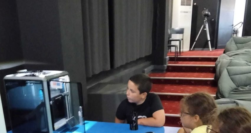 Konak Belediyesi Sancar Maruflu Bilim Merkezi’nin çocuklara özel düzenlediği 3D