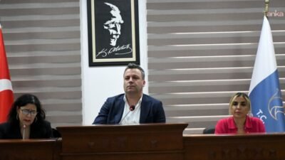 Kuşadası Belediye Başkan Vekili Tahsin Demirtaş, Özer Türk Stadı'nın kapalı