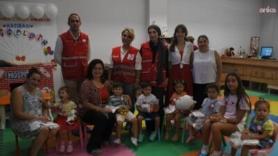 Kuşadası Belediyesi'nin Anne Baba Çocuk Merkezi'nde Türk Kızılayı gönüllülerinin katılımıyla