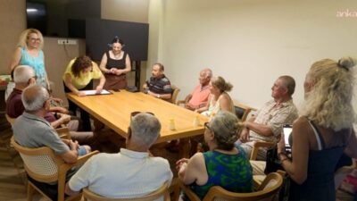 Kuşadası Belediyesi İkinci Bahar Merkezi, “Yaşamın Renkleri” isimli atölye çalışmasına