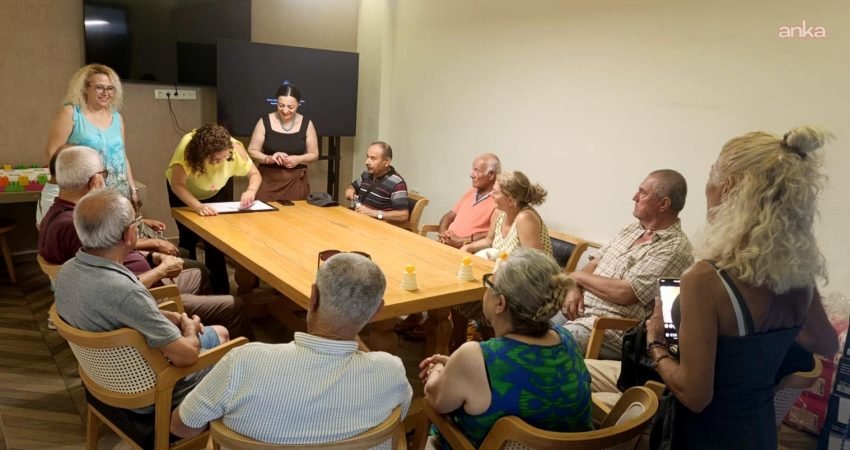 Kuşadası Belediyesi İkinci Bahar Merkezi, “Yaşamın Renkleri” isimli atölye çalışmasına