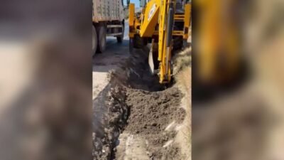 Kuşadası Belediyesi, Bayraklıdede Mahallesi Selçuk Bulvarı üzerindeki su kanalında kapsamlı