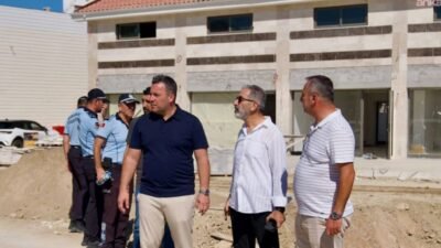 Kuşadası Belediyesi'nin yapımını sürdürdüğü Lütfi Suyolcu Kent Meydanı ve Yaşam
