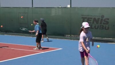 Kuşadası Tenis Kulübü, kısa sürede elde ettiği başarılarla dikkati çekiyor.