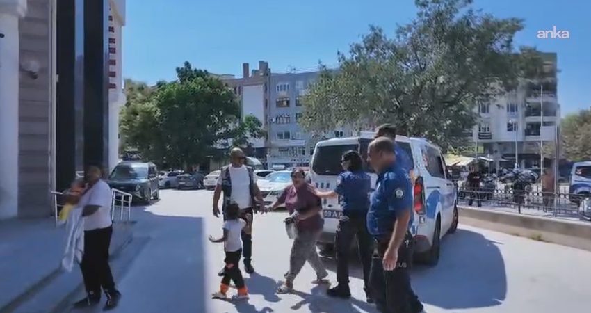 Aydın'ın Kuşadası ilçesinde, dilencilik yaptıkları gerekçesiyle uyarılan iki kadın, tartıştıkları