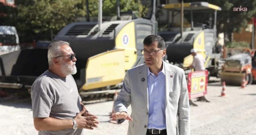 Kütahya Belediye Başkanı Eyüp Kahveci, 30 Ağustos Mahallesi'nde devam eden