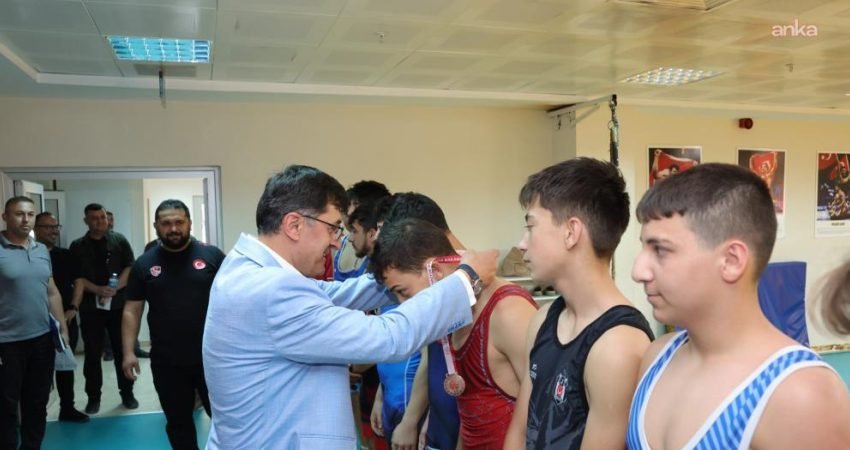 Kütahya Belediye Başkanı Eyüp Kahveci, Gençlik ve Spor İl Müdürlüğü