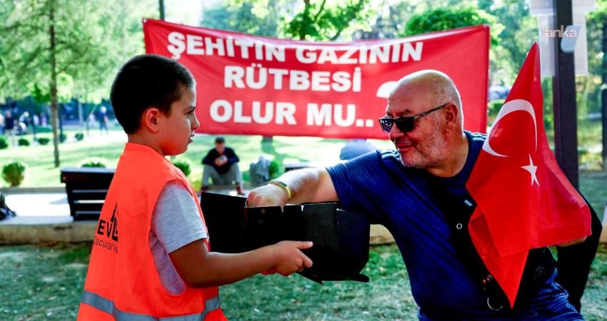Türkiye'nin 81 ilinden Ankara'ya gelerek rütbe ayrımı olmaksızın eşit özlük