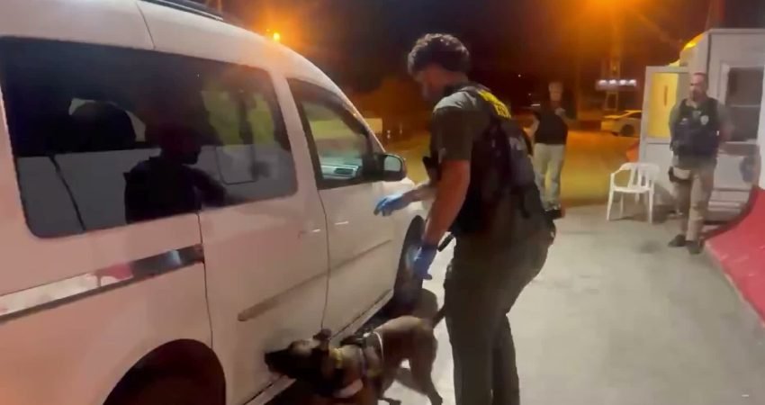 Malatya’da polis ekiplerince Kale Uygulama Noktası’nda durdurulan araçta yapılan aramada