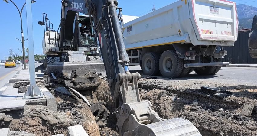 Manisa’da özellikle yoğun yağışın ardından yaşanan su birikintileri ve ulaşımda