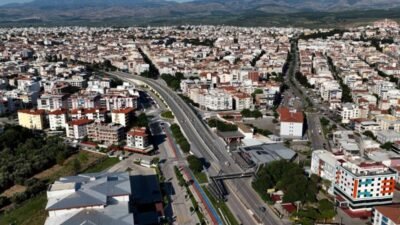 Manisa Büyükşehir Belediyesi, kent ulaşımını rahatlatmak amacıyla iki önemli kavşak